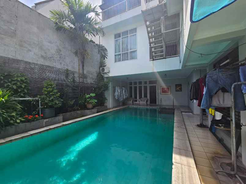 rumah zona komersial di jalan bangka jakarta selatan