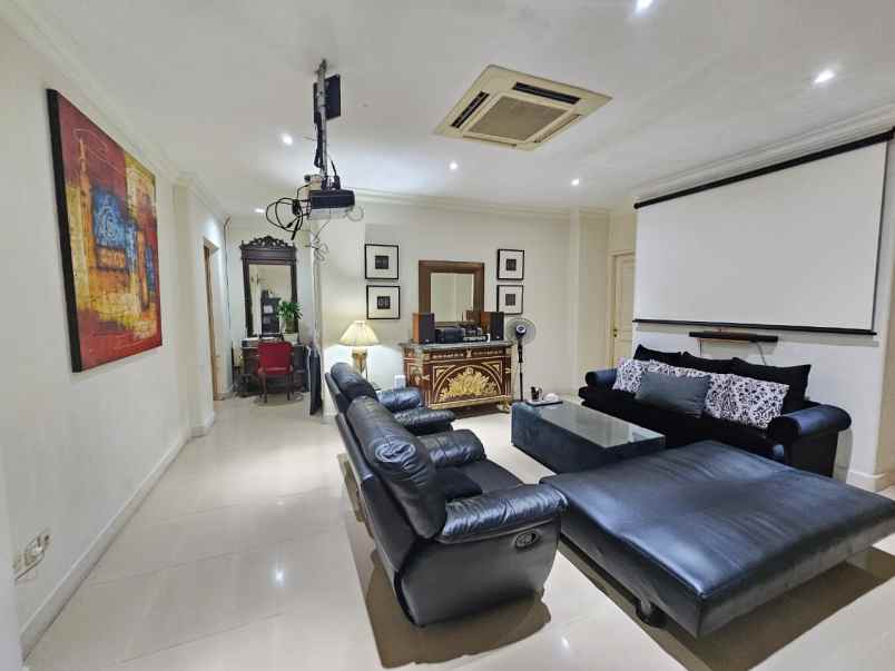 rumah zona komersial di jalan bangka jakarta selatan