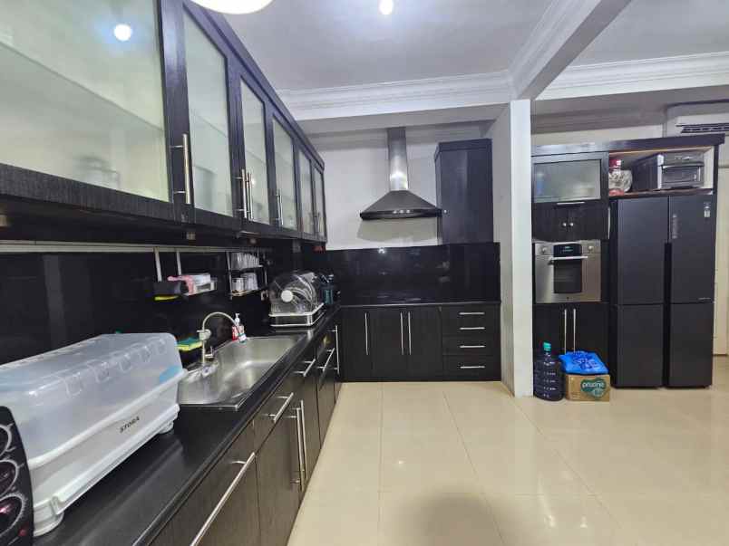 rumah zona komersial di jalan bangka jakarta selatan