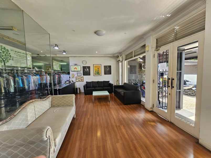 rumah zona komersial di jalan bangka jakarta selatan
