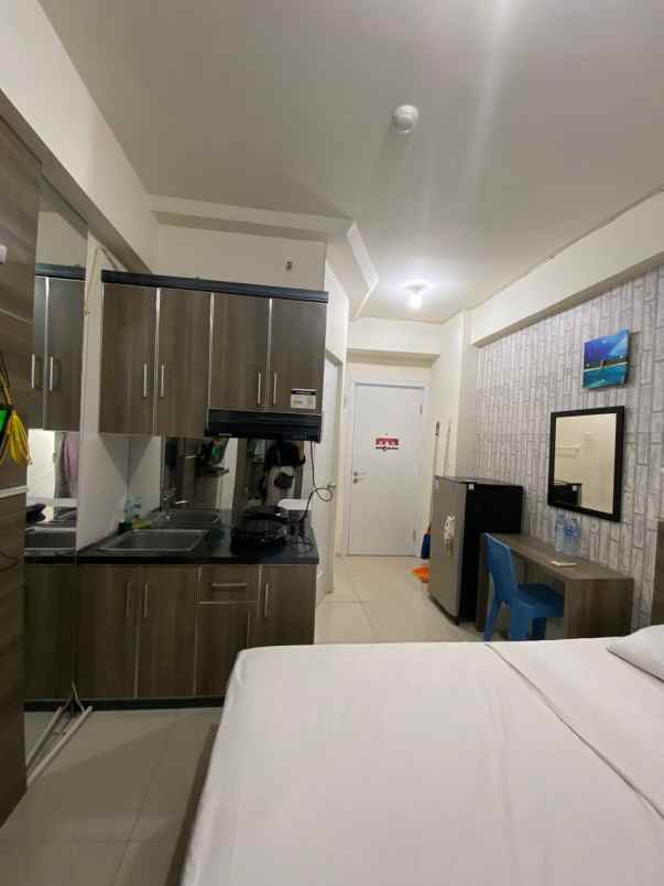 sewa apartemen studio furnish di green pramuka city
