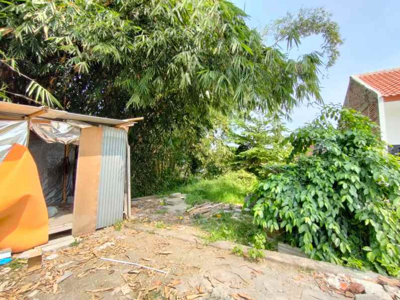 tanah pekarangan dekat kamous uii jl kaliurang km 14