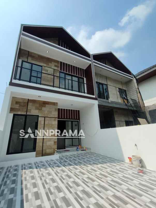 townhouse 2 lantai hanya 5 unit di jakarta timur