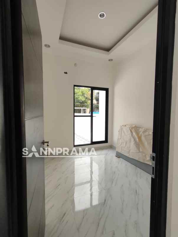 townhouse 2 lantai hanya 5 unit di jakarta timur