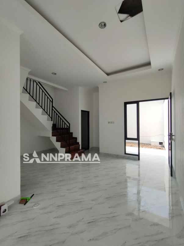 townhouse 2 lantai hanya 5 unit di jakarta timur