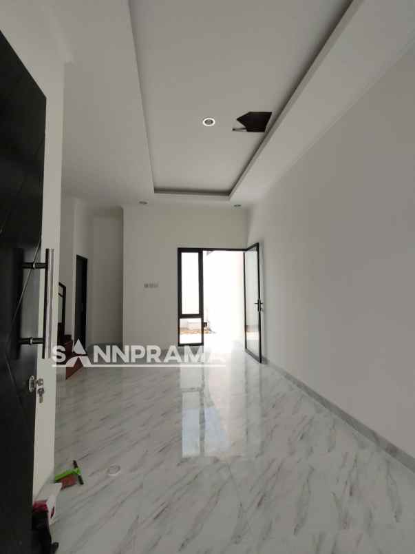 townhouse 2 lantai hanya 5 unit di jakarta timur