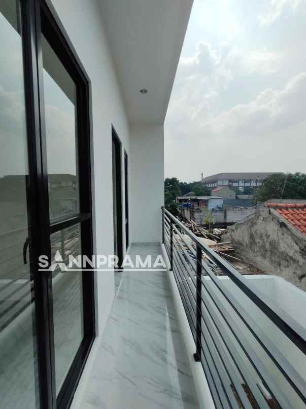 townhouse 2 lantai hanya 5 unit di jakarta timur