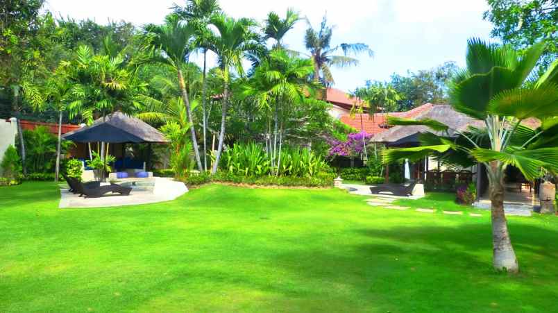 villa mewah jarang ada di sentral seminyak badung bali