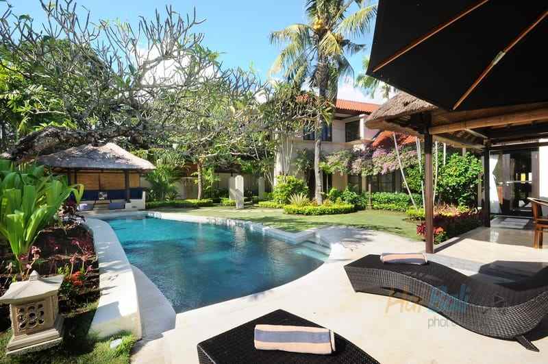 villa mewah jarang ada di sentral seminyak badung bali