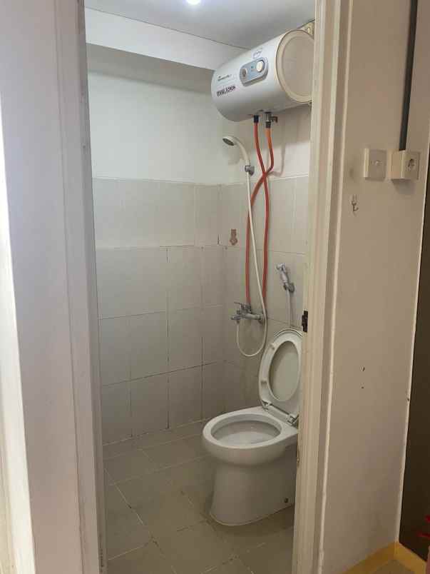 apartemen educity 2br semi furnished tower yale