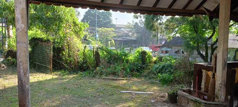 area komersil sawangan hadap jalan raya