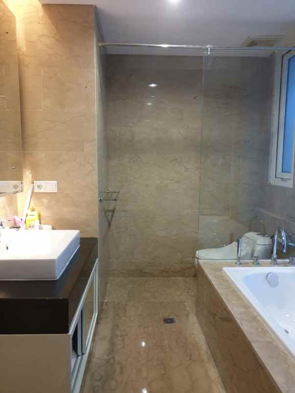 dijual apartemen apt the royale springhill