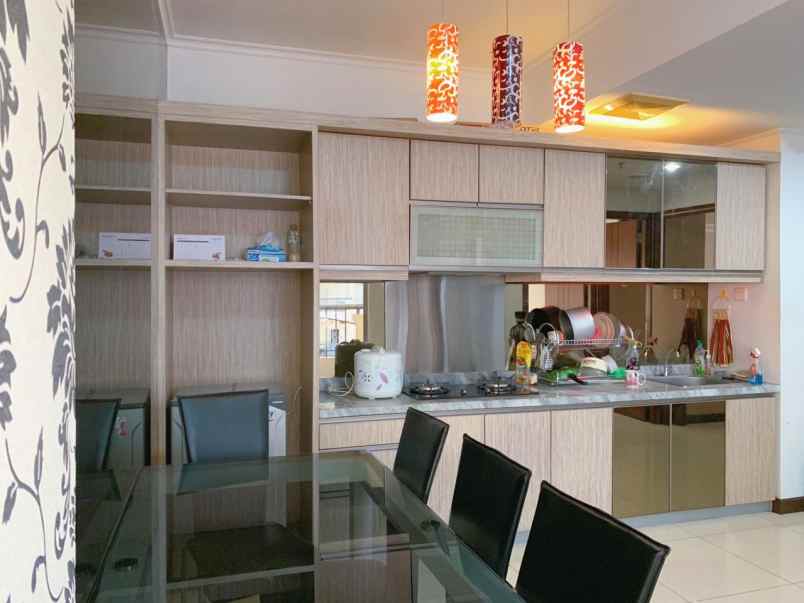 dijual apartemen pakuwon indah