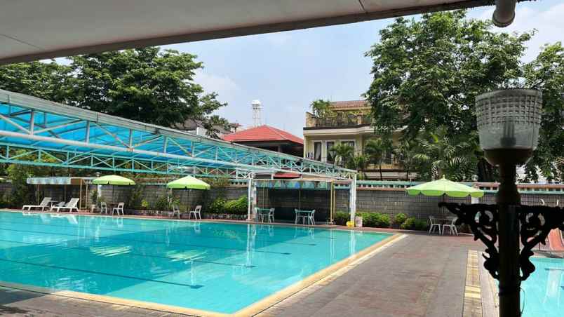 dijual bangunan sports club di kedoya