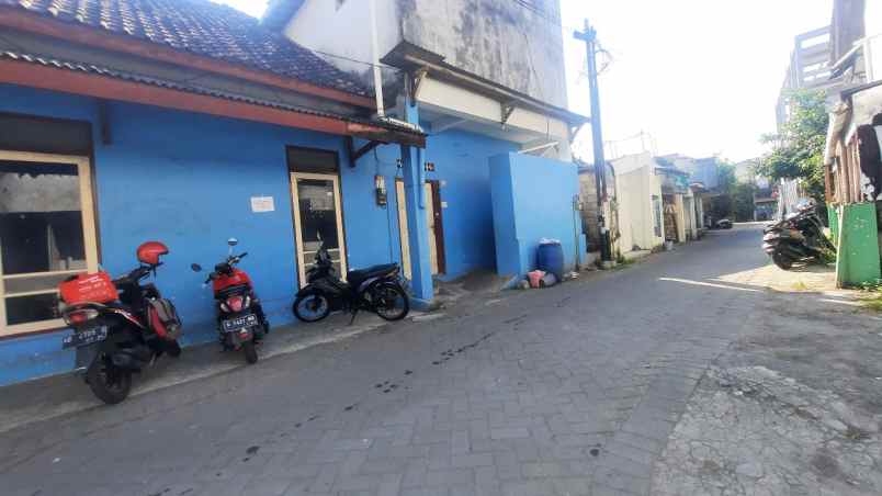 dijual kost 36 kamar dekat lapangan klebengan