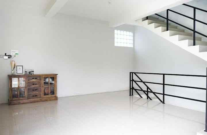 dijual kost depan perumahan bale agung