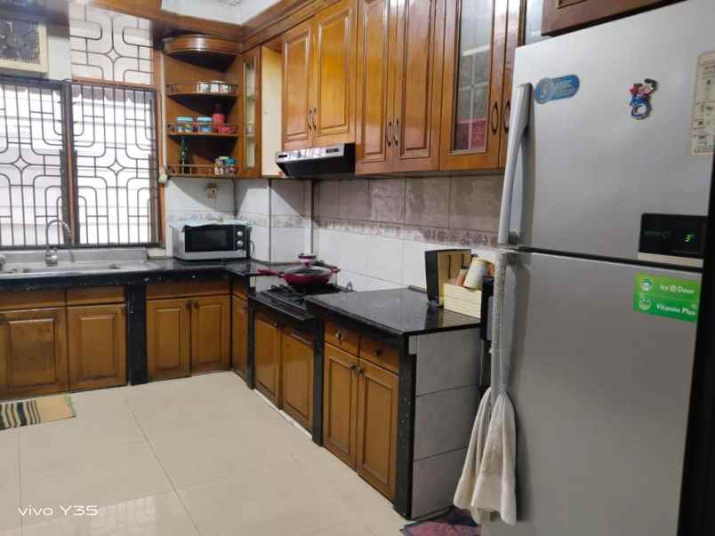 dijual ruko 4 5 tingkat jalan bogor