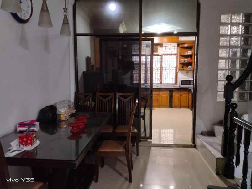 dijual ruko 4 5 tingkat jalan bogor