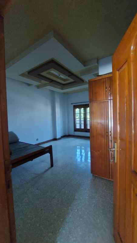 dijual rumah 2 lantai di lebak jaya surabaya