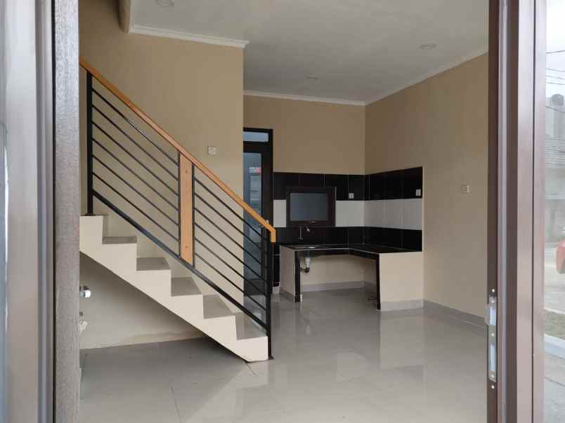 dijual rumah 2 lantai siap huni 2jt all in di bekasi