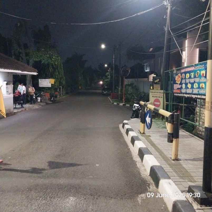 dijual rumah 2lt strategis di bintaro permai