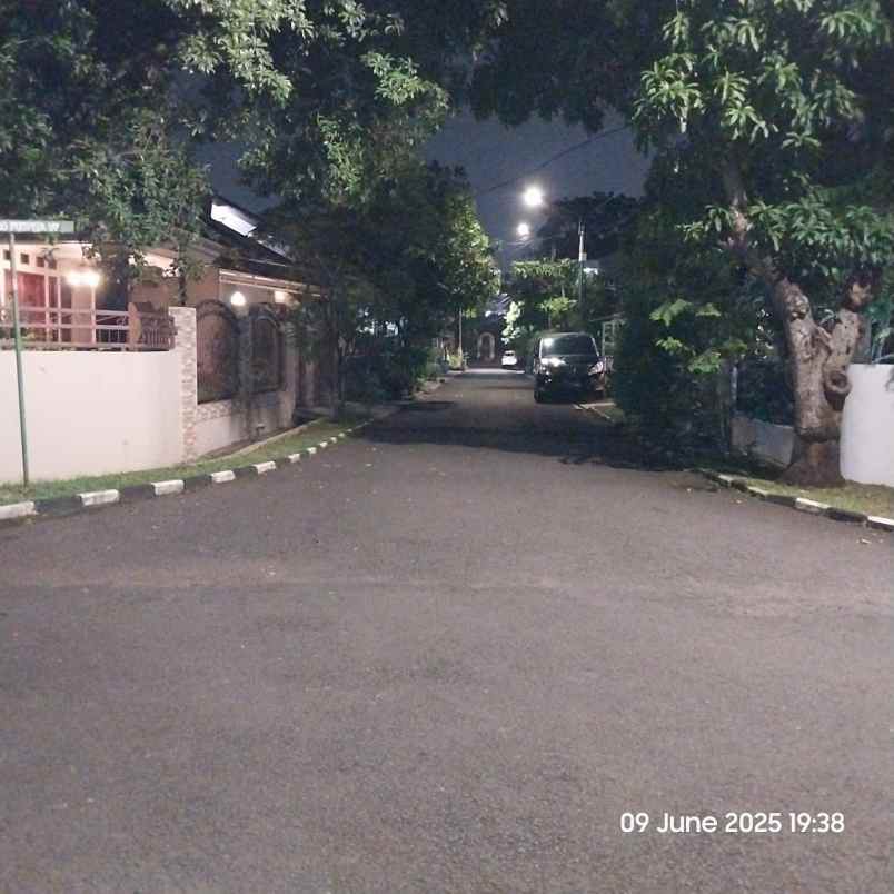 dijual rumah 2lt strategis di bintaro permai