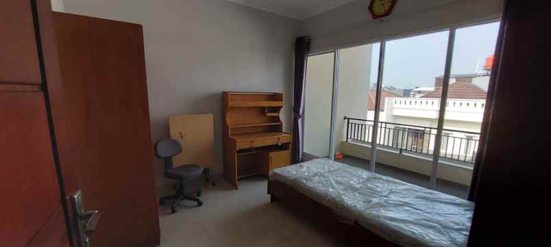 dijual rumah agung barat