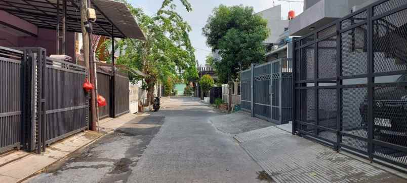dijual rumah agung barat