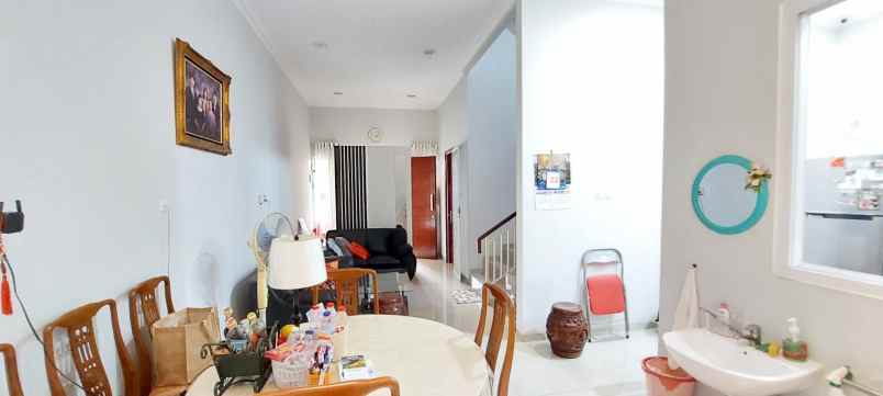 dijual rumah agung barat