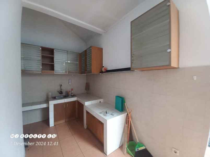 dijual rumah antapani