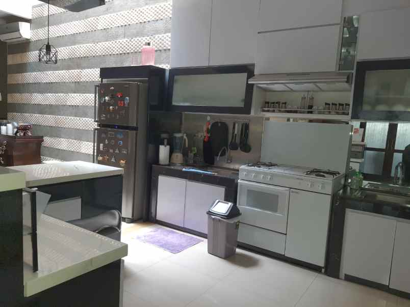 dijual rumah antapani