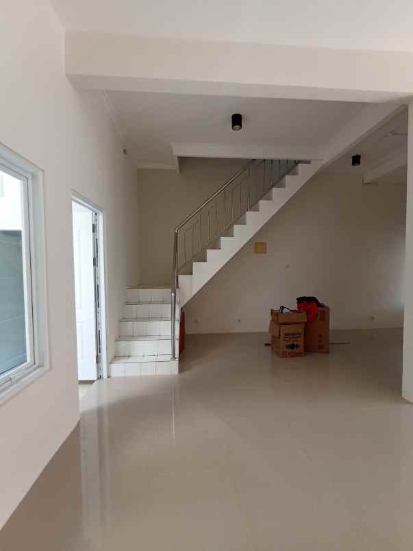 dijual rumah araya 2