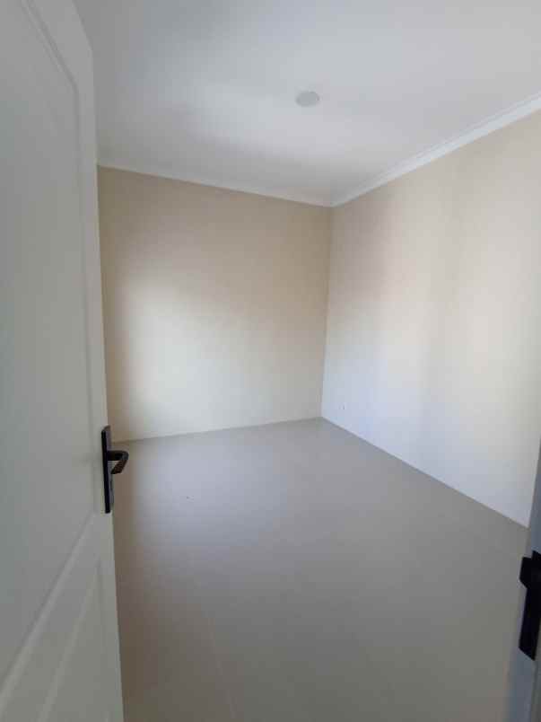 dijual rumah araya 2
