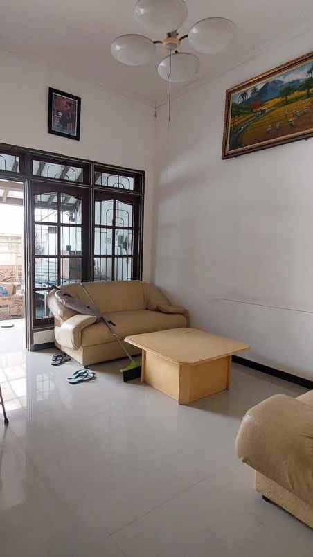 dijual rumah babatan pantai