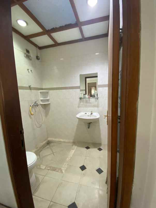 dijual rumah babatan pratama