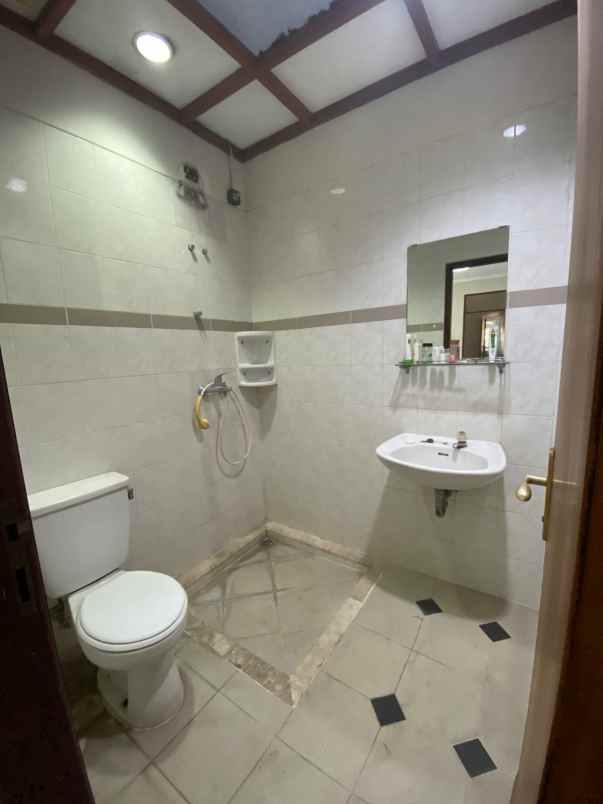 dijual rumah babatan pratama