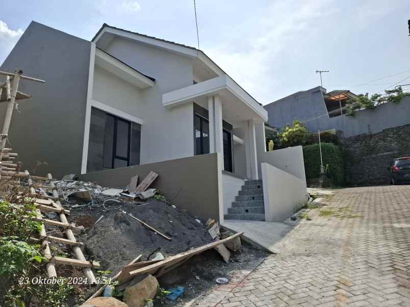 dijual rumah banyumanik