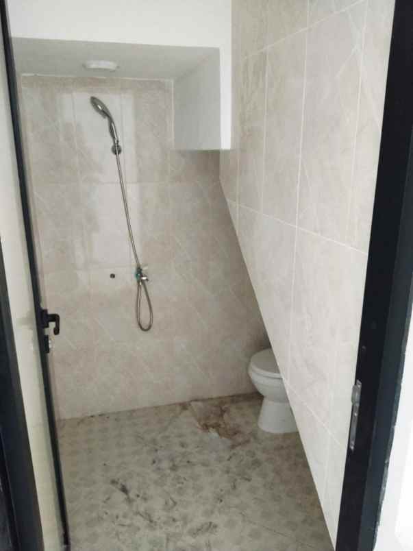 dijual rumah baru gress di tenggilis mejoyo