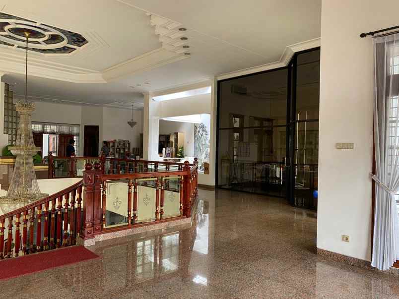 dijual rumah basuki rahmat