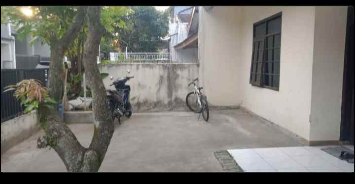 dijual rumah batu indah