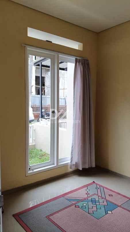 dijual rumah boulevard yayasan sayap ibu