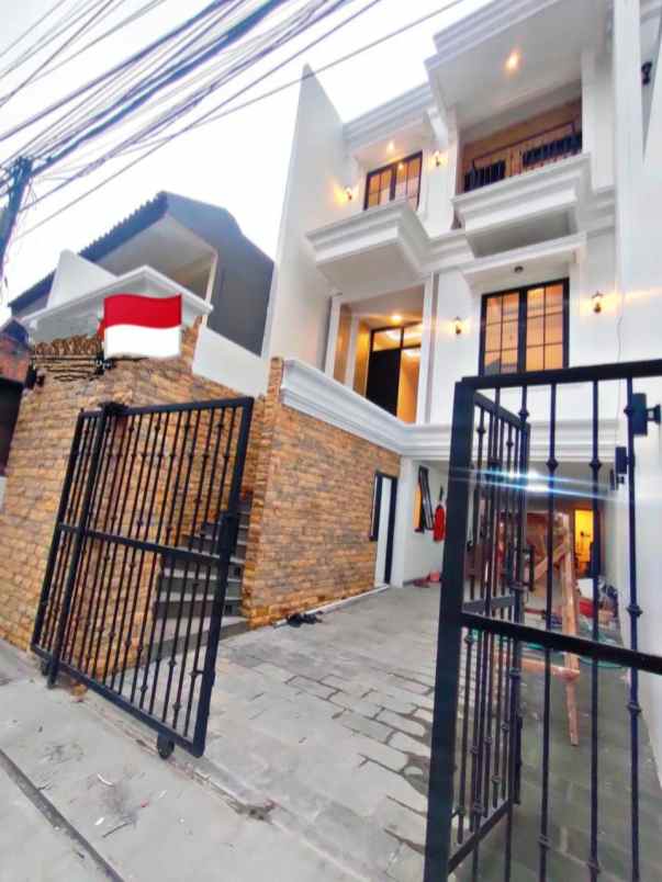 dijual rumah ciganjur