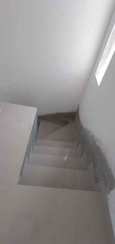 dijual rumah cijantung