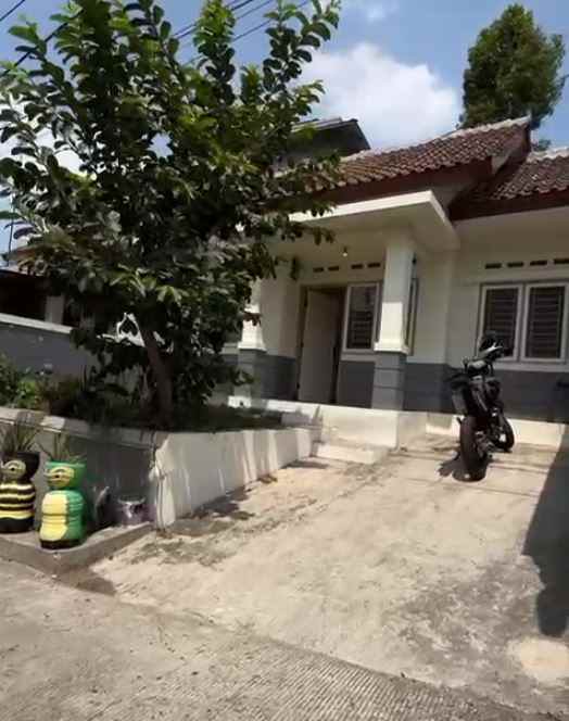 dijual rumah cipageran