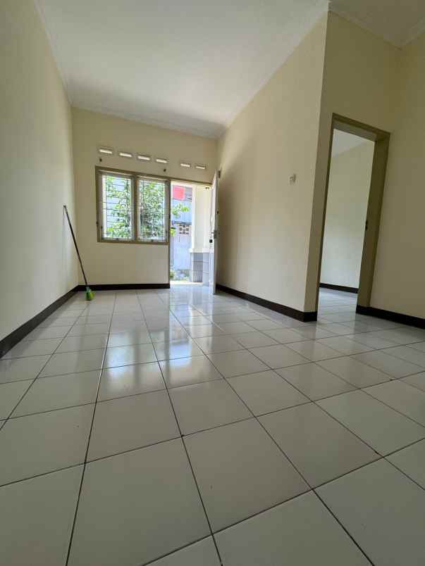 dijual rumah cipageran