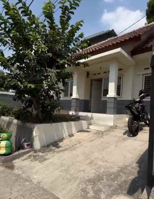 dijual rumah cipageran