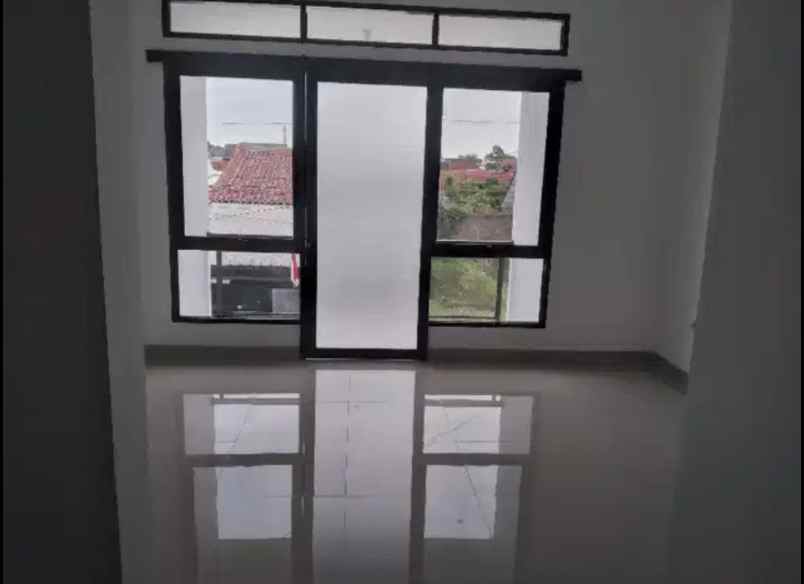 dijual rumah cisaranten