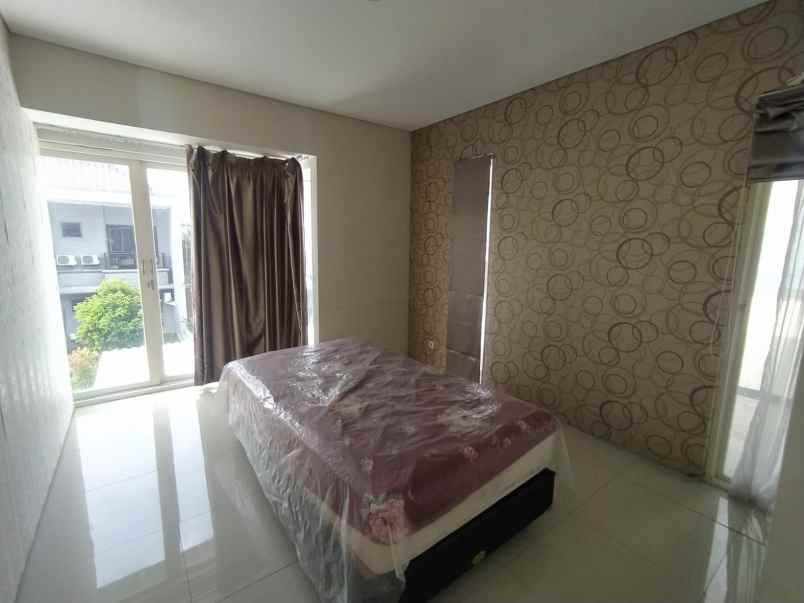 dijual rumah citraland royal park