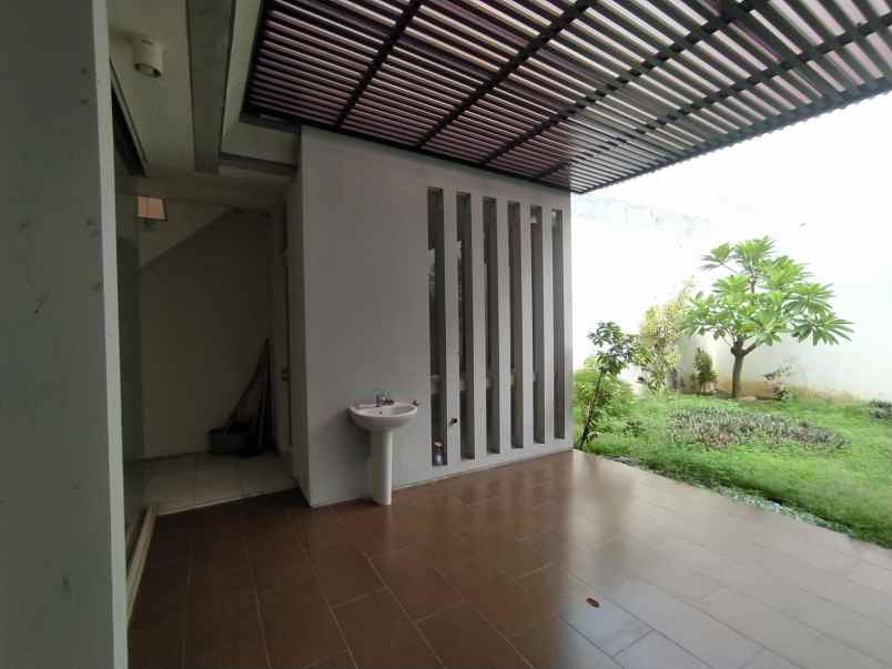 dijual rumah citraland royal park