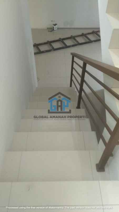dijual rumah cluster grande setraduta